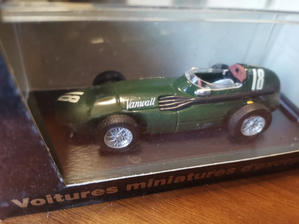 VANWALL VW57 - N°18 MOSS - FORMULA 1 - scala 1/43 - BRUMM modificato - Immagine 1 di 4
