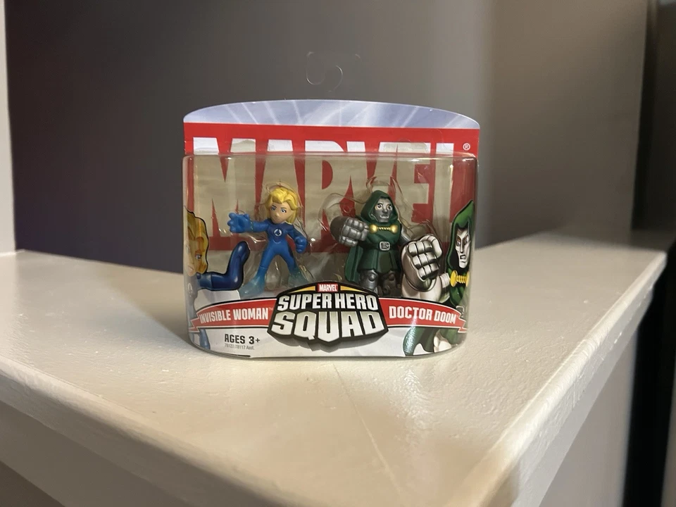 Hasbro Marvel Super Hero Squad Fantastic Four Invisible Woman Dr. Doom Figura 2” Foto 1 de 4