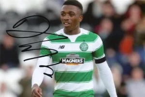 CELTIC: DARNELL FISHER SIGNED 6x4 ACTION PHOTO+COA - Picture 1 of 1