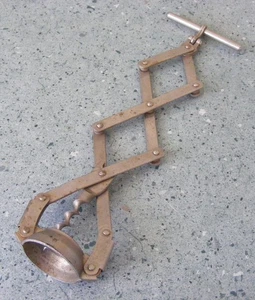 VINTAGE FRENCH CONCERTINA CORKSCREW FULLY WORKING - Foto 1 di 4