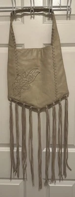 Bolso BCBGMAXAZRIA de cuero blanco roto con flecos; bolso de hombro grande con flecos largos Foto 1 de 4