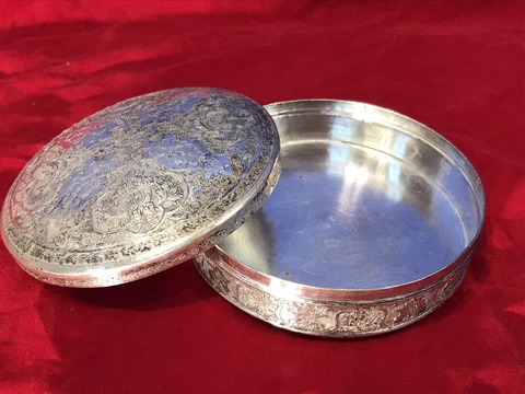 ANTIQUE Middle Eastern HAND CARVED SOLID 84 STERLING SILVER BOX ,272.9  grams Cover
