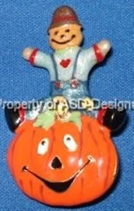 Signed TC Happy Halloween Boy on Pumpkin Brooch 6470 - Picture 1 of 1
