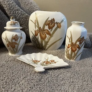 Iris dorado y mariposa de colección Japón 4 piezas - 2 jarrones, urna y ventilador plato de baratija - Imagen 1 de 19