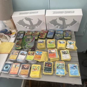 ENORME Paquete de Cartas Pokémon - 1600+ Cartas Lote de Trabajo Latas Cajas Etc - Imagen 1 de 14