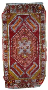 Handmade antique Turkish Yastik rug 1.4' x 2.8' ( 44cm x 86cm ) 1920s - 1C371 - Picture 1 of 9