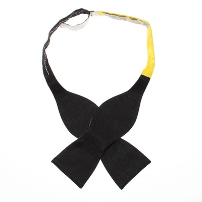 Pajarita autoatada nueva sin etiquetas de Italo Ferretti tamaño ajustable blanco y negro mezcla de seda Foto 1 de 4