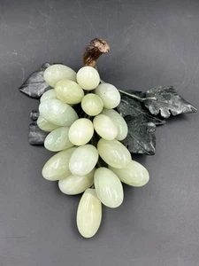 Vintage 8" Alabaster Stein Trauben mit Steinblättern und Holzstiel, grün - Bild 1 von 4