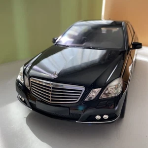 Minichamps Mercedes Benz Clase E (1 18) - Imagen 1 de 8