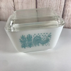 Vintage Pyrex AMISH BUTTERPRINT #501 Refrigerator Dish w/Lid - White & Turquoise - Picture 1 of 6