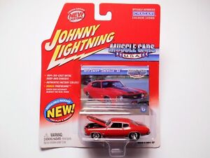 CLASSIC RED 1972 CHEVROLET CHEVELLE SS DIE-CAST MUSCLE CAR BY JOHNNY LIGHTNING