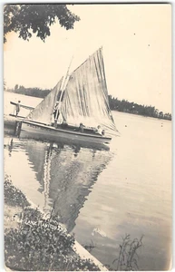 RPPC Pier LAKE MANITOU, EN "West Side" velero década de 1910 foto postal vintage - Imagen 1 de 2