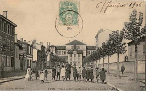 CPA -69- LYON - Place Gabillot et Groupe scolaire. - Imagen 1 de 1