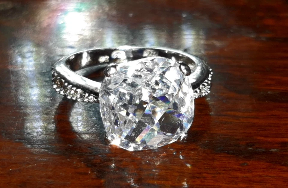 Anello Argento Con Zaffiri Bianchi Vintage - Immagine 1 di 4