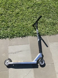 Madd Gear Scooter - Picture 1 of 5