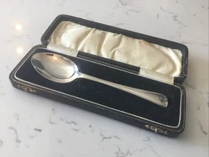 A BOXED HALLMARKED SILVER SPOON, ARTHUR PRICE & Co. BIRMINGHAM 1932. - Picture 1 of 8