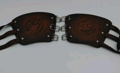 Armadura vikinga con diseño de lobo celta, puños de cuero tallado Foto 1 de 4