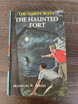 Винтажная книга The Hardy Boys The Haunted Fort 44 Franklin W Dixon 1965 - Изображение 1 из 4
