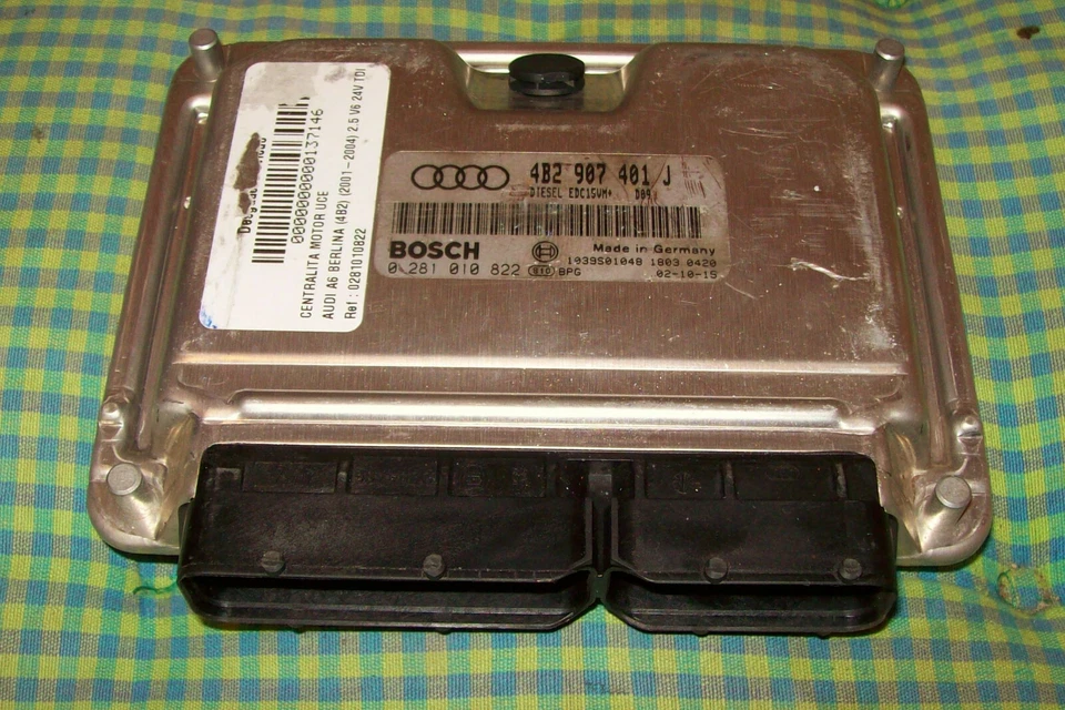 Centralina Audi A6(4B) 2.5 TDI V6 AKE 4B2907401J 028101082 Centralina motore  - Immagine 1 di 1