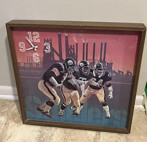 Vintage 1979 Pittsburgh steeler clock by Lafayette OFFICIAL LICENSED PRODUCT NFL Cover
