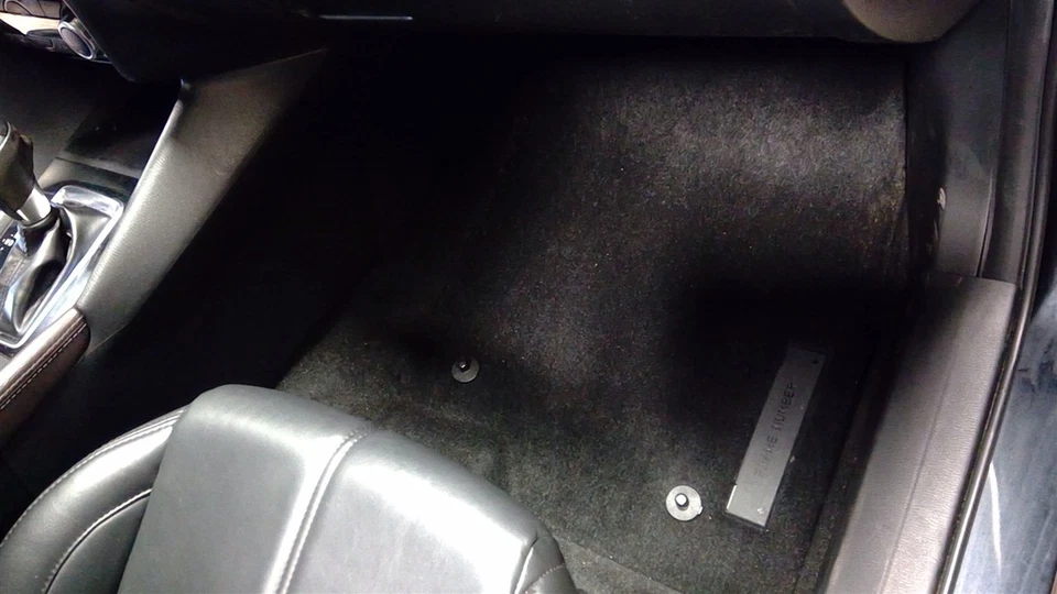 Tapete de assoalho interior preto 2018 18 Mazda 3 Sedan 108840 - Imagem 1 de 4