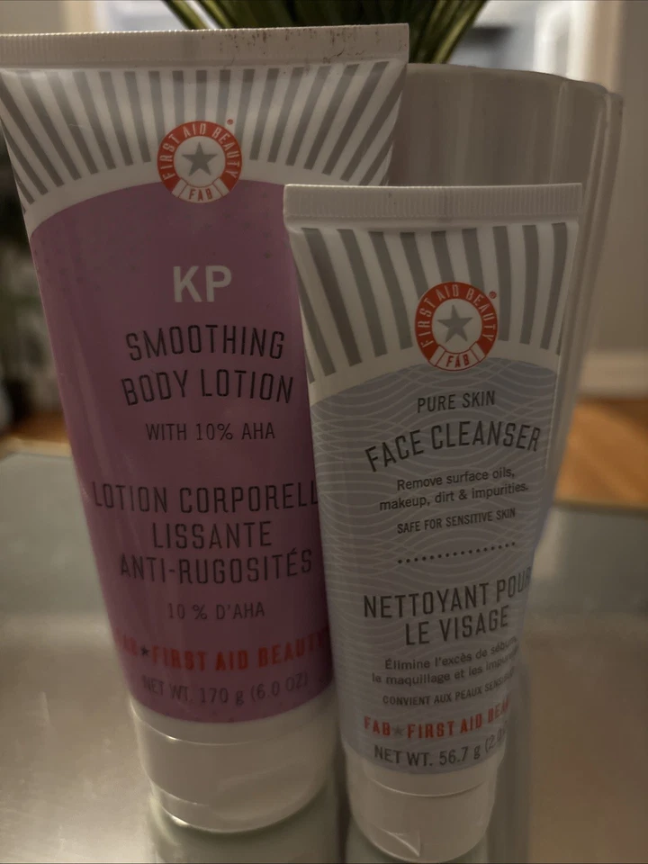 Loción corporal suavizante First Aid Beauty KP con 10% AHA - 6 oz - SELLADA Foto 1 de 1