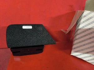PORTACENERE LANCIA THESIS 156027926 NUOVO ORIGINALE POSACENERE - Foto 1 di 3