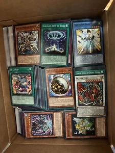 5000 YUGIOH GEMEINSAME KARTEN ZUFÄLLIGE GROSSMENGE 5000 - Yu-Gi-Oh! Offizieller Konami Gesamtbetriebsrat - Bild 1 von 1