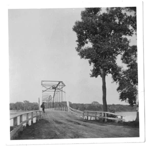 Foto d'epoca anni 20 30 Platte ponte fiume albero da viaggio bianco e nero 3,5x3,5" - Foto 1 di 2