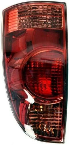 2013 - 2015 年丰田塔科马尾灯 — 第 1/1 张图片