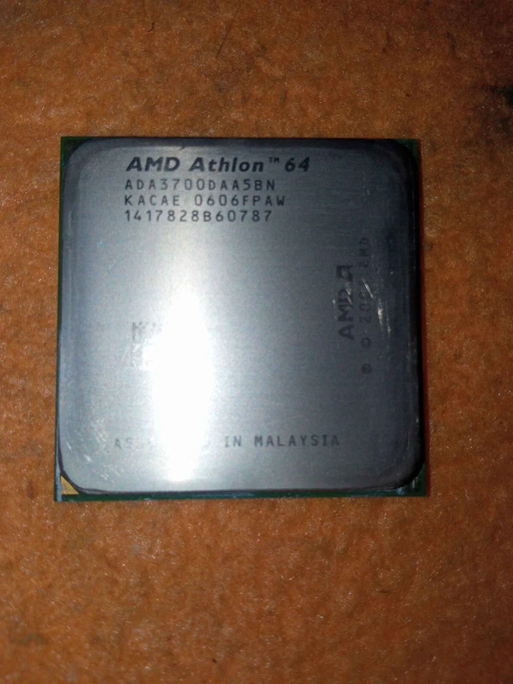 AMD Athlon 64 3500+ 2.2 GHz (ADA3700DAA5BN) Processor - Image 1 of 3