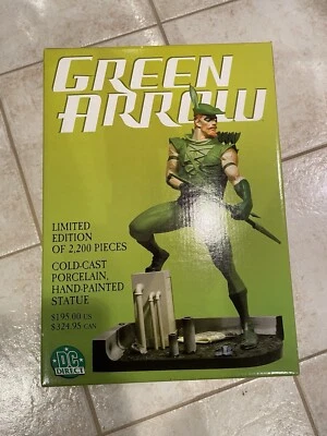 DC Direct Green Arrow Hand Painted Statue LE# 0157/2200 - Image 1 of 4