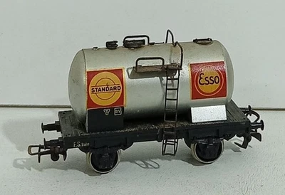 93019 Fermodellismo H0 Rivarossi - Carro cisterna FS Italia Standard ESSO - Immagine 1 di 4