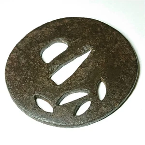 Eisen Tsuba mit kleinem Sukime durchbrochen Edo Meiji Antik Katakiriba Stil - Bild 1 von 5