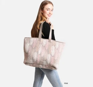 ComfyLuxe Feather Pattern Tote Bag - Picture 1 of 6