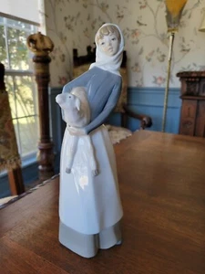 Lladro Porcelain Figurine Girl Holding Lamb # 4584  - Picture 1 of 7