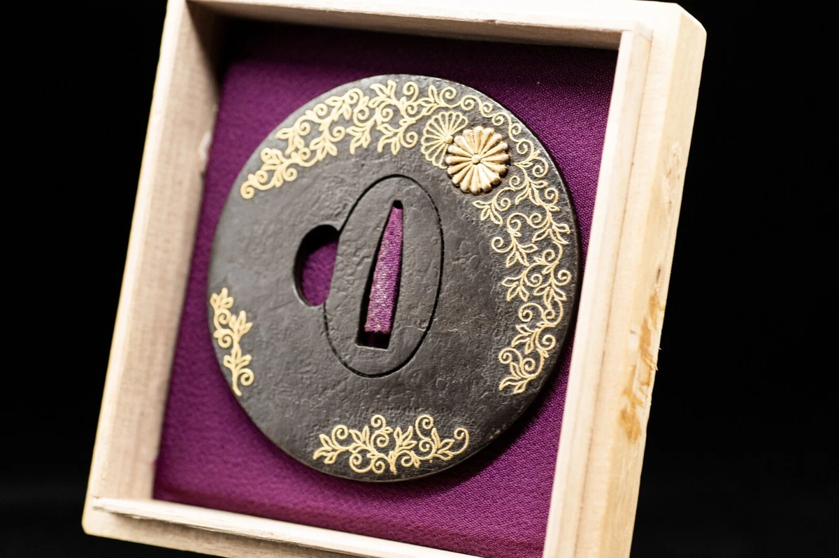 時代 金銀象嵌入 鍔 重さ96.0g 東金6-0215ア③ 時代 金銀象嵌入 鍔 重