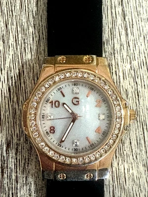 Reloj GOSSIP Negro Correa Silicona Ajustable Esfera MOP Bisel Cristal De Colección Foto 1 de 4