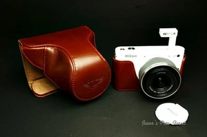 Estuche completo hecho a mano para cámara de cuero real para Nikon J1 (para lentes de 10-30 mm/f3,5-5,6) - Imagen 1 de 5