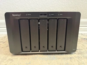 Synology DX517 5-Bay Expansion Unit, 3.5"/2.5" Drive Bays, Diskless - Afbeelding 1 van 4