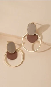 Vintage inspirierte goldfarbene Ohrringe mit Farbblock verbunden - Bild 1 von 8