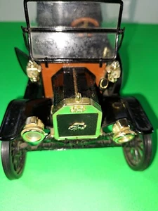 Universal Hobbies Ford Model T1:18 Black with white walls - Picture 1 of 7