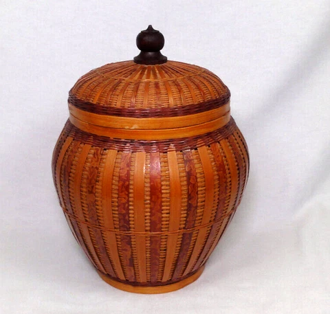 Vintage Chinese Wicker Basket w Lid, Very Finely Woven, Urn Shape with Finial 9" Cover