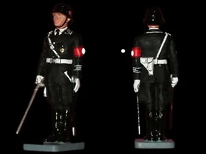 WOW EXTREMADAMENTE RARO King & Country LAH023 Leibstandarte SS Oficial Pre Espada-NUEVO EN CAJA - Imagen 1 de 3