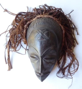 Authentic Vintage Chokwe Mask Complete w/ Raffia, Beautiful wood Carving African - Picture 1 of 6