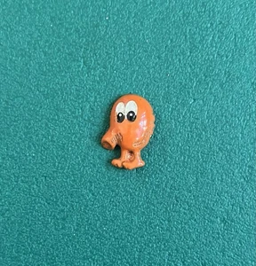 Vintage Q-Bert Mini Charm Figur, 1" Orange Q Bert Schmuck Medaille Figur, selten - Bild 1 von 3