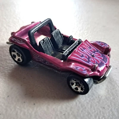 Hot Wheels 2002 Meyers Manx viola rosa con interni neri 1:64 Dune Buggy - Immagine 1 di 4