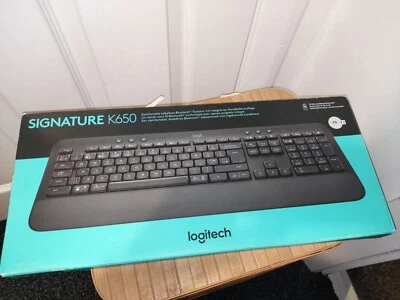 Logitech Signature K650 Wireless Keyboard with Wrist Rest France 🇫🇷 - Image 1 of 4