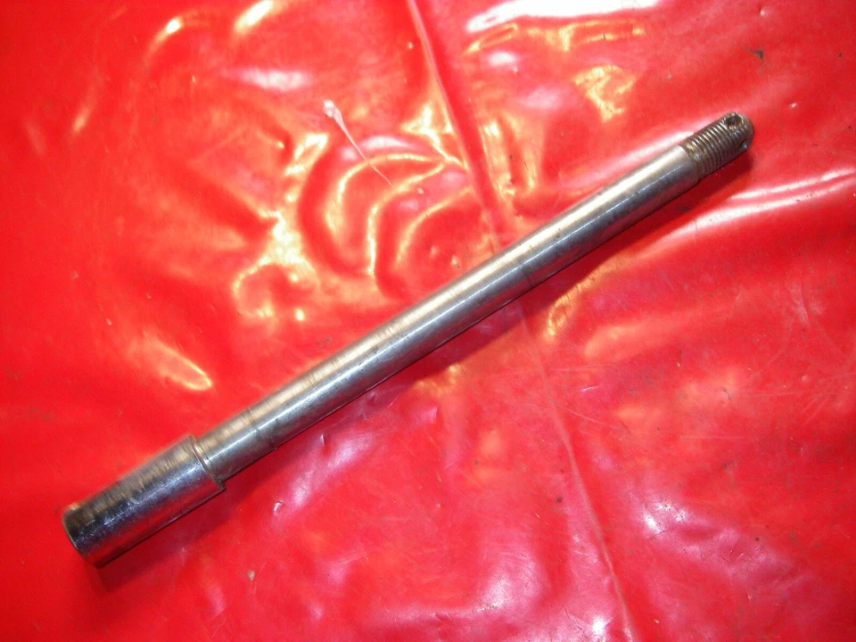 Vorderachse Radbolzen Vorderrad achse Schraube axle YAMAHA XV 750 se 920 - Bild 1 von 1