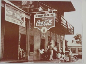 Coca Cola Dreamboat Inn cartolina fotografica vintage seppia ristampa anni '30 - Foto 1 di 1